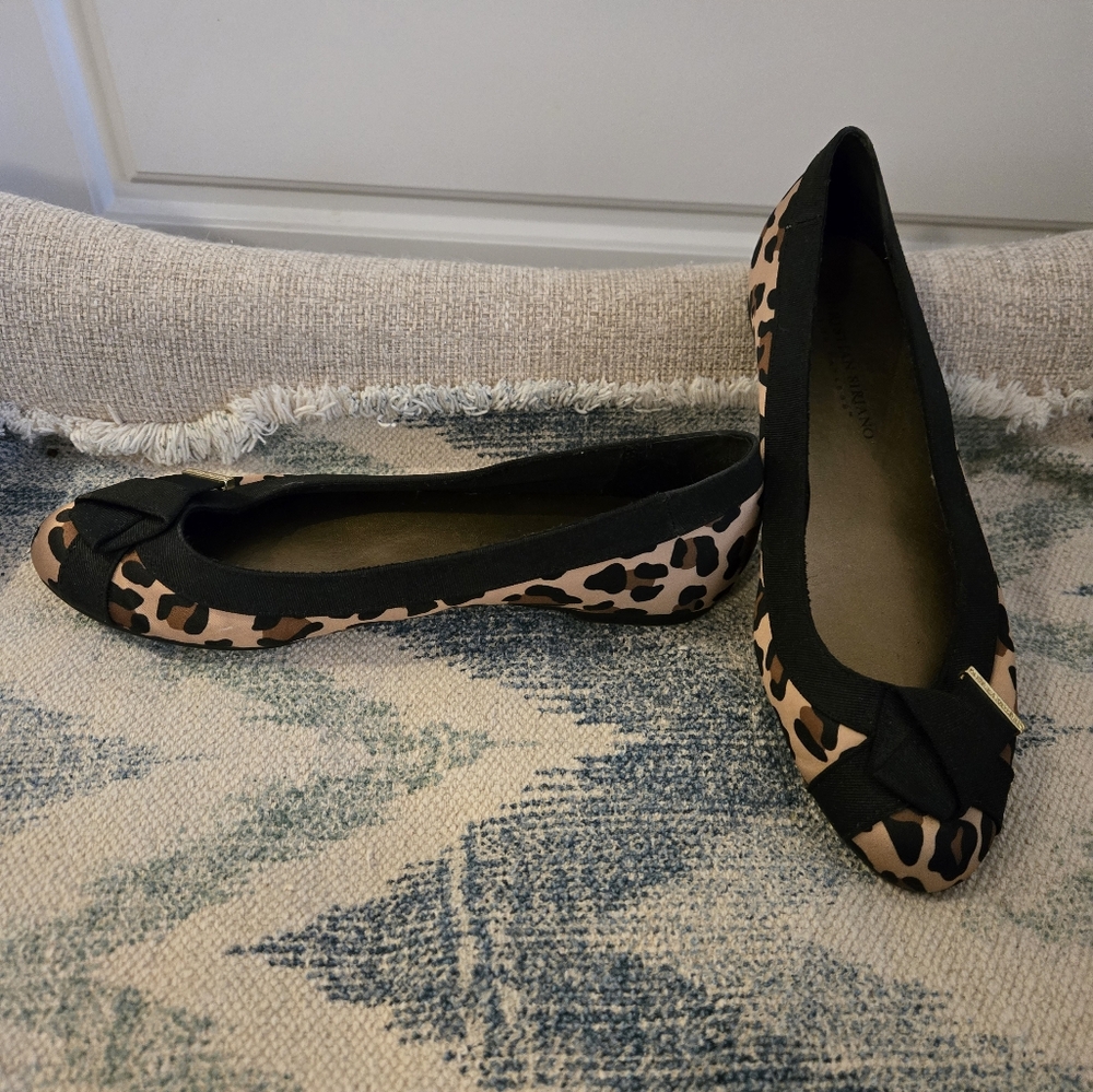 Christian Sirjano size 7 flat shoes - Picture 3 of 5
